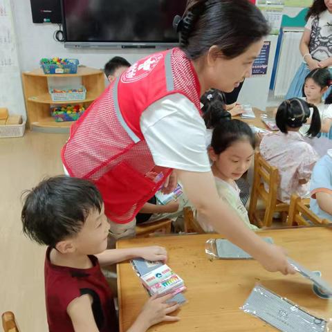 【江汉区民族街社区戒毒康复中心】萌娃识毒小课堂，社区送“安全魔法”