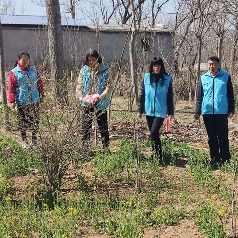 【东阿镇衙前村禁毒宣传进户到田地，打造禁毒新农村】