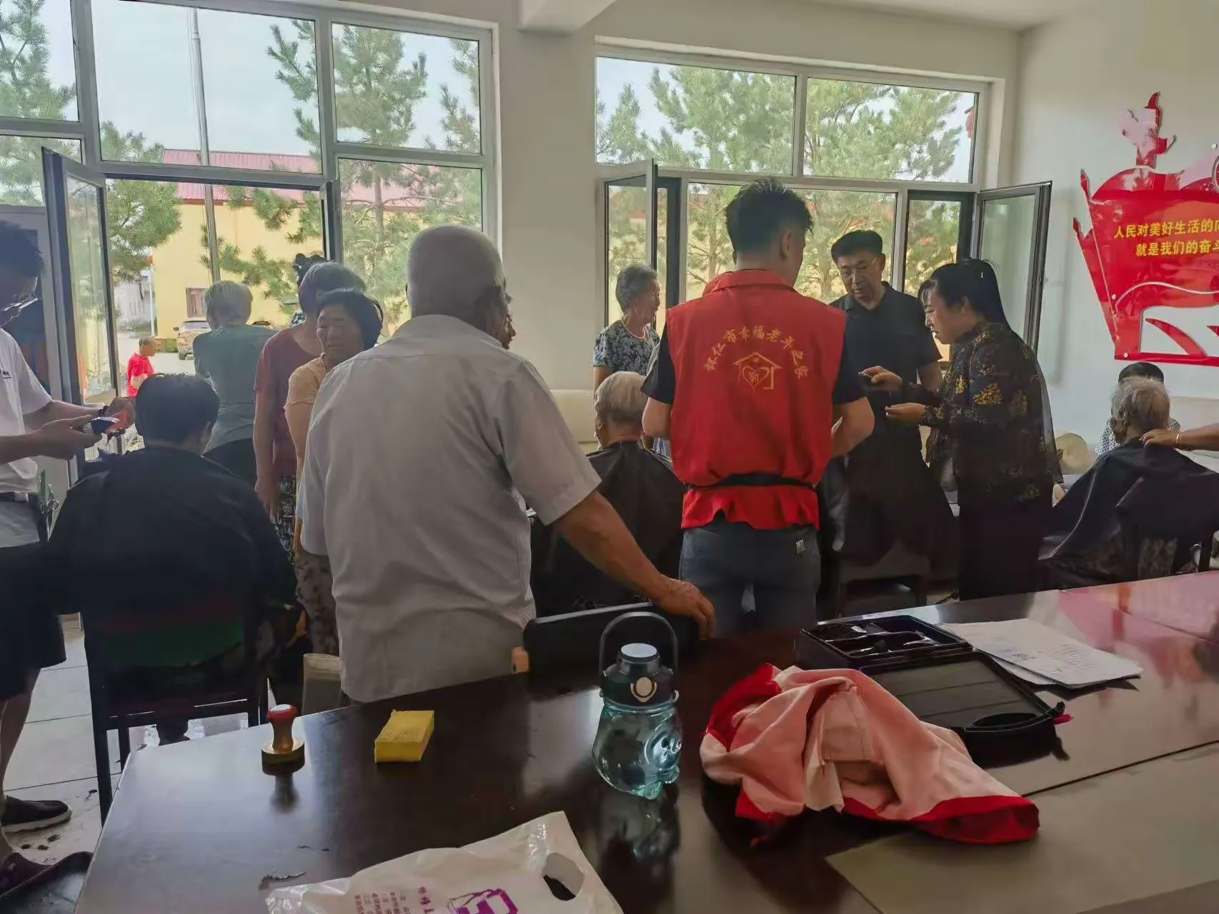 简篇-“关爱老年人,最美中国行”——云西街道于家园村开展关爱老人活动
