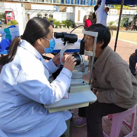 山化社区联合爱尔眼科医院开展眼科义诊进社区志愿服务活动
