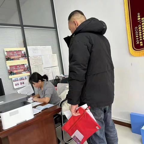 【蒙速办•呼宜办•帮办代办】    前巧报社区为辖区居民开具居住证明