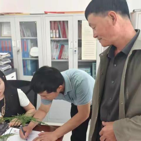 【蒙速办·呼宜办·帮办代办】      前巧报社区开展独生子女奖扶年审工作