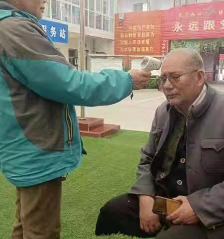 温情炊烟起 助餐暖人心 老年助餐服务 吃出“幸福味道”