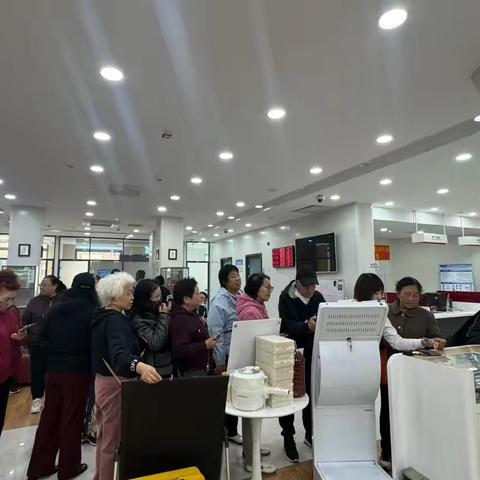 【吉享好服务】伊通支行工银敬长日：秋日送暖，好礼伴安康