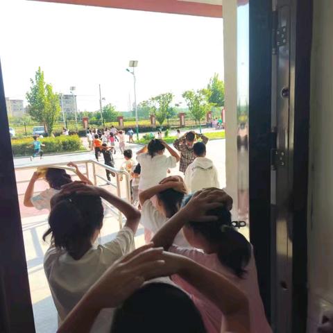 “防震减灾，地震演练”——虹城街道白庙小学