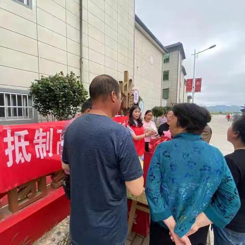 鉴江镇开展“抵制高额彩礼 倡导文明婚俗”宣传活动