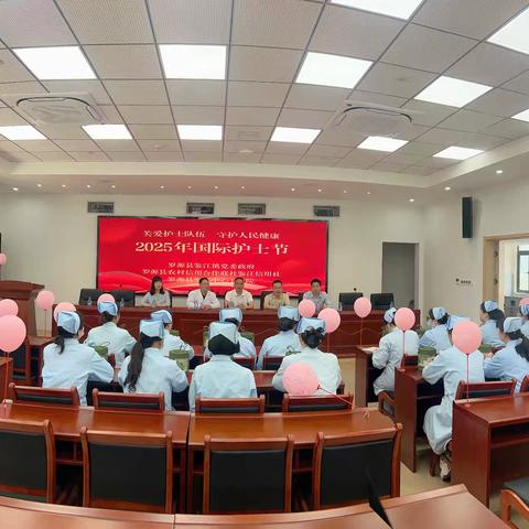 鉴江镇开展护士节慰问活动