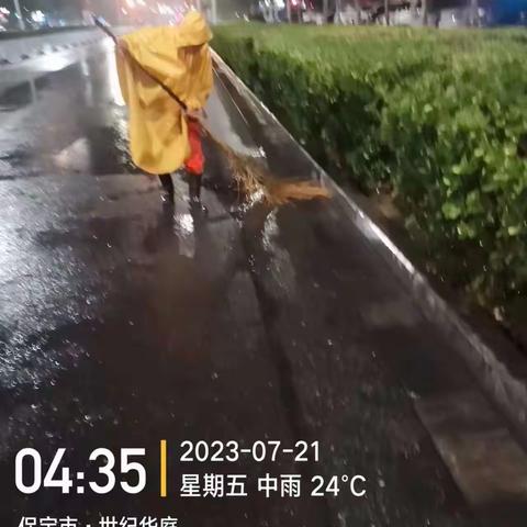 雨后齐上阵清淤除障保畅通