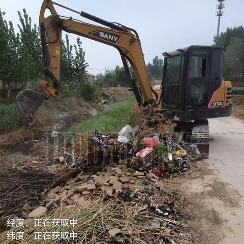 位伯镇“整治河渠‘四乱’” 清理河道垃圾