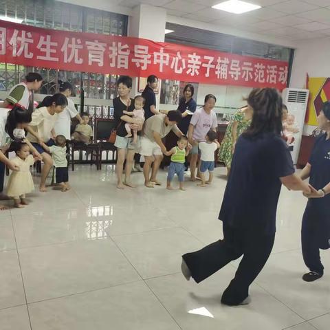 亲子课堂进社区 欢声笑语暖人心