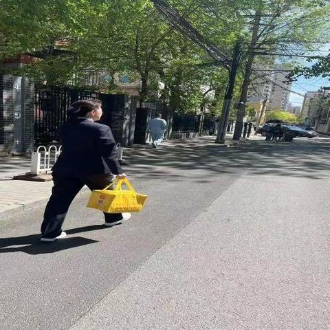 建行北京安华支行营业部开展爱心送餐志愿实践活动