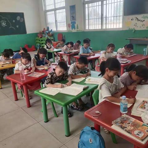 春店小学二年级托管班每日积极学习的态度，与你们共享……