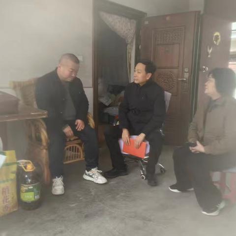 市慈善协会常务副会长李忠祥春节走访慰问困难群众