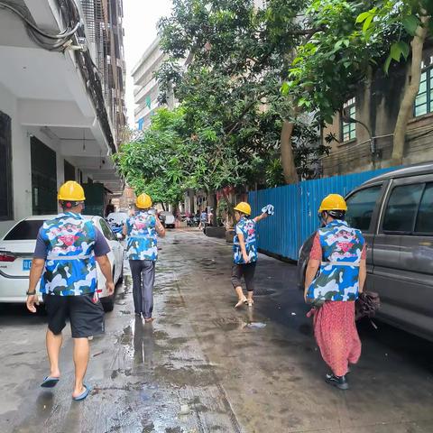 美兰区博爱街道退役军人号角志愿服务队组织退役军人开展防风防汛宣传工作