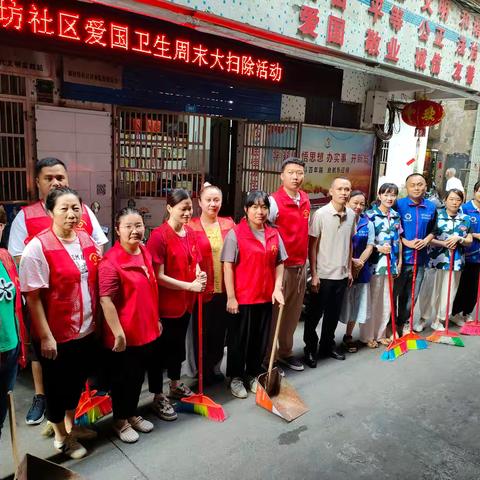 博爱街道退役军人志愿者在社区开展爱国卫生运动周末大扫除活动