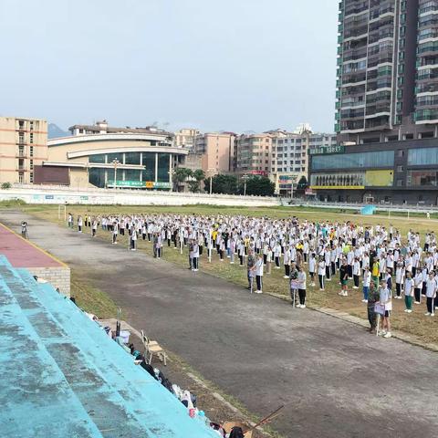 文明精神展雄风 野蛮体魄启新程——阳山县阳山中学2023年高一级新生军训开营仪式