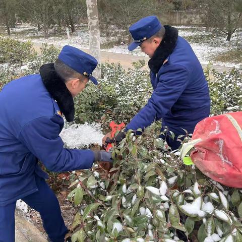 沣润和园小型消防救援站开展消火栓检查保养工作