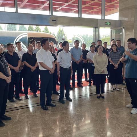 10日下午，成武县党政考察团到山东二叶实地调研