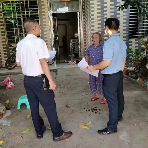 临高县农业综合服务中心——开展创文创卫志愿者活动