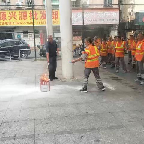 《拉网清理无死角，突击清掏保畅通——观湖城市管家本周安全 防汛 清洁日全记录》
