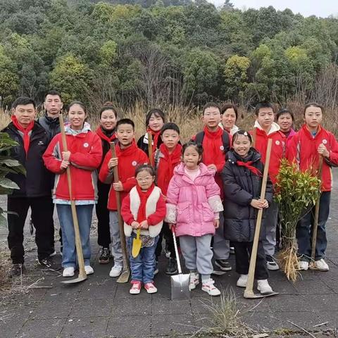 “学习雷锋精神，争做先锋少年”植树活动——遵义市红花岗区第十三小学六(1)中队