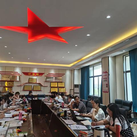 深入研读新课标 探索教学新思路——解放区小学英语暑期集体教研活动纪实