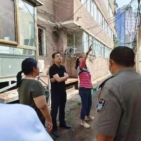 “绷紧安全弦，筑牢责任网”--顺源里支行及时处置房屋漏水突发事项