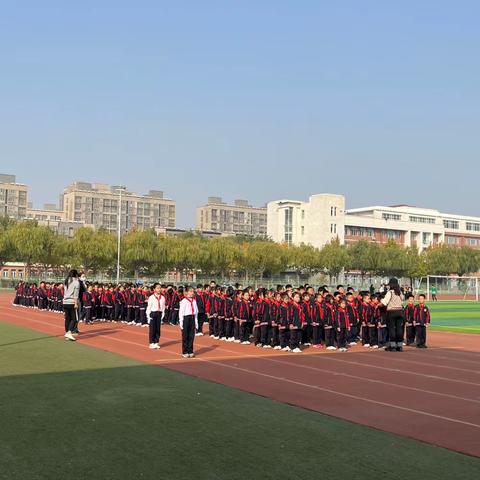 秋意浓 阳光洒 恰会操 展风采 — — 记银丰小学二年级会操比赛活动