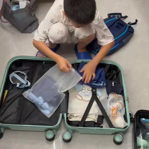 夏令营里学国防，红领巾下立壮志