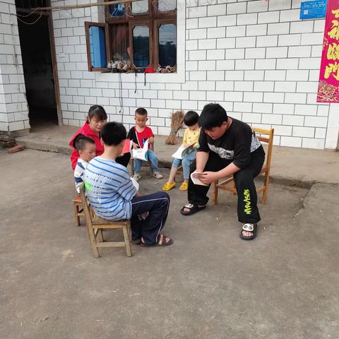 旭光乡白马山林场开展——“情暖留守儿童，书香陪伴成长”志愿服务活动