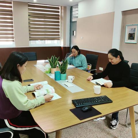 凝聚集体智慧  打造理想课堂 ——南京市晓庄第二小学四年级数学备课组活动小记
