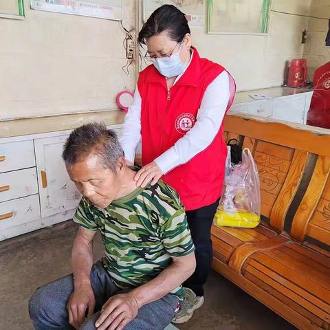 丰润区立成社会工作服务中心3名工作人员利用一天时间到泉河头镇，开展针对性的社工服务