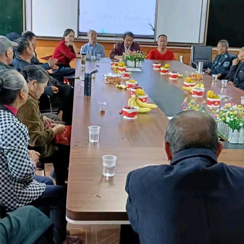 情暖重阳话桑榆，重返校园忆初心——蕲春县第五实验小学白水校区开展退休教师重阳团聚活动