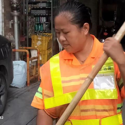 【无名奋斗者】城市美丽保卫者——陈亚平