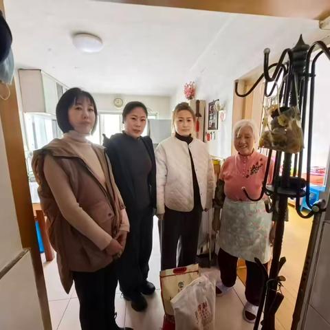 情暖金秋     爱在重阳 彩屯街道彩旺社区重阳节走访慰问独居侨眷