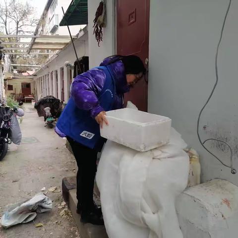 【同心文东】| 科院路社区网格员热心服务，解决居民院内养鸡问题