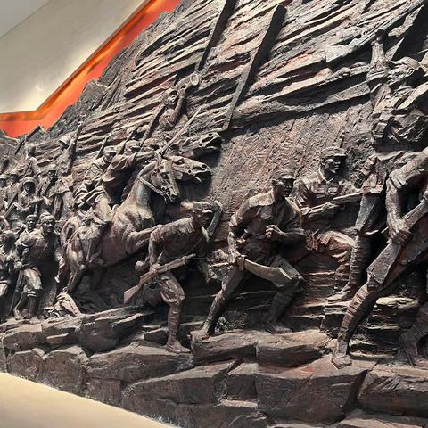 追寻红色记忆 弘扬革命精神——王官庄退役军人服务站开展自主择业军转干部红色党性教育活动