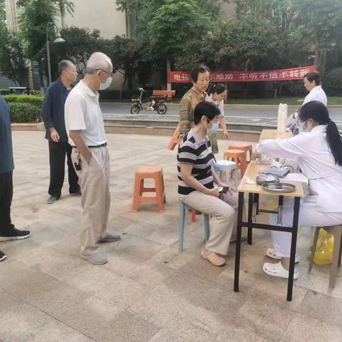 中奥社区长者日间照料中心开展“爱心义诊进社区、惠民服务暖人心”健康义诊活动