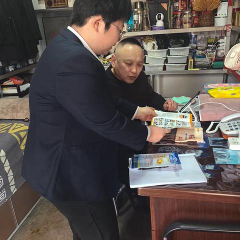 大连农商银行瓦房店岭东支行开展“现金服务，情暖人心”活动