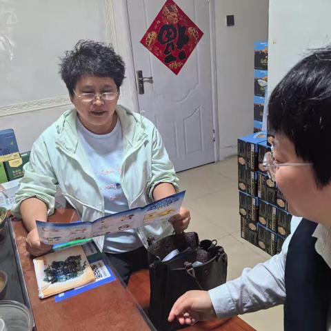 大连农商银行瓦房店花园储蓄所开展“普及金融知识万里行”宣传活动