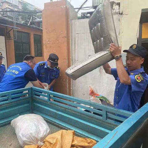 建新城管城市管理精细化，市容市貌换新颜