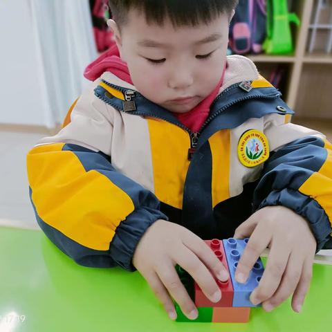 洛龙区第二实验小学附属幼儿园乐高体验课—《人行天桥》