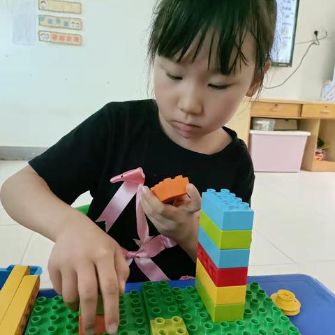 洛龙区第二实验小学附属幼儿园乐高搭建课—《开合桥》