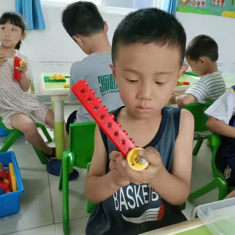 洛龙区第二实验小学附属幼儿园乐高搭建课（补课）—《摇摇椅》