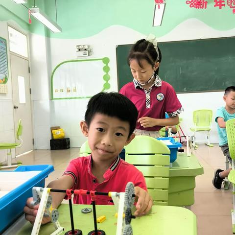 科学城小学暑假b2班乐高搭建课《秋千》