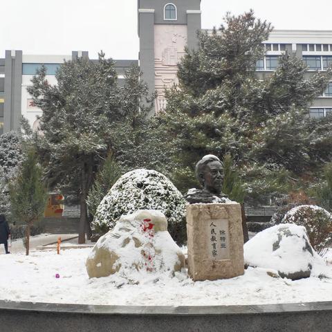 除雪筑安全，温情护师生 ——延职附中扫雪记