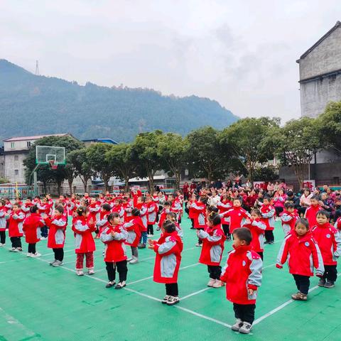 亲子迎新，共享成长 --漓江小学附属幼儿园“迎新春·家园联欢会”