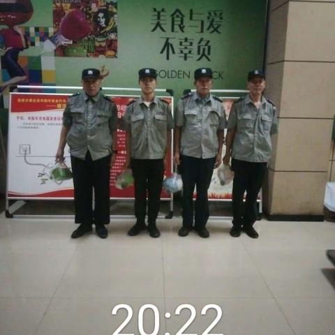 夏日送清凉，关怀暖人心