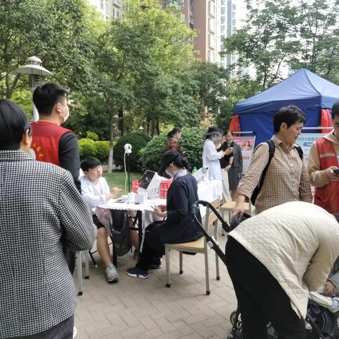 爱心义诊进社区，倾情服务暖人心