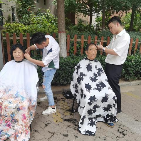 “情暖社区，与爱同行”义诊义剪便民活动